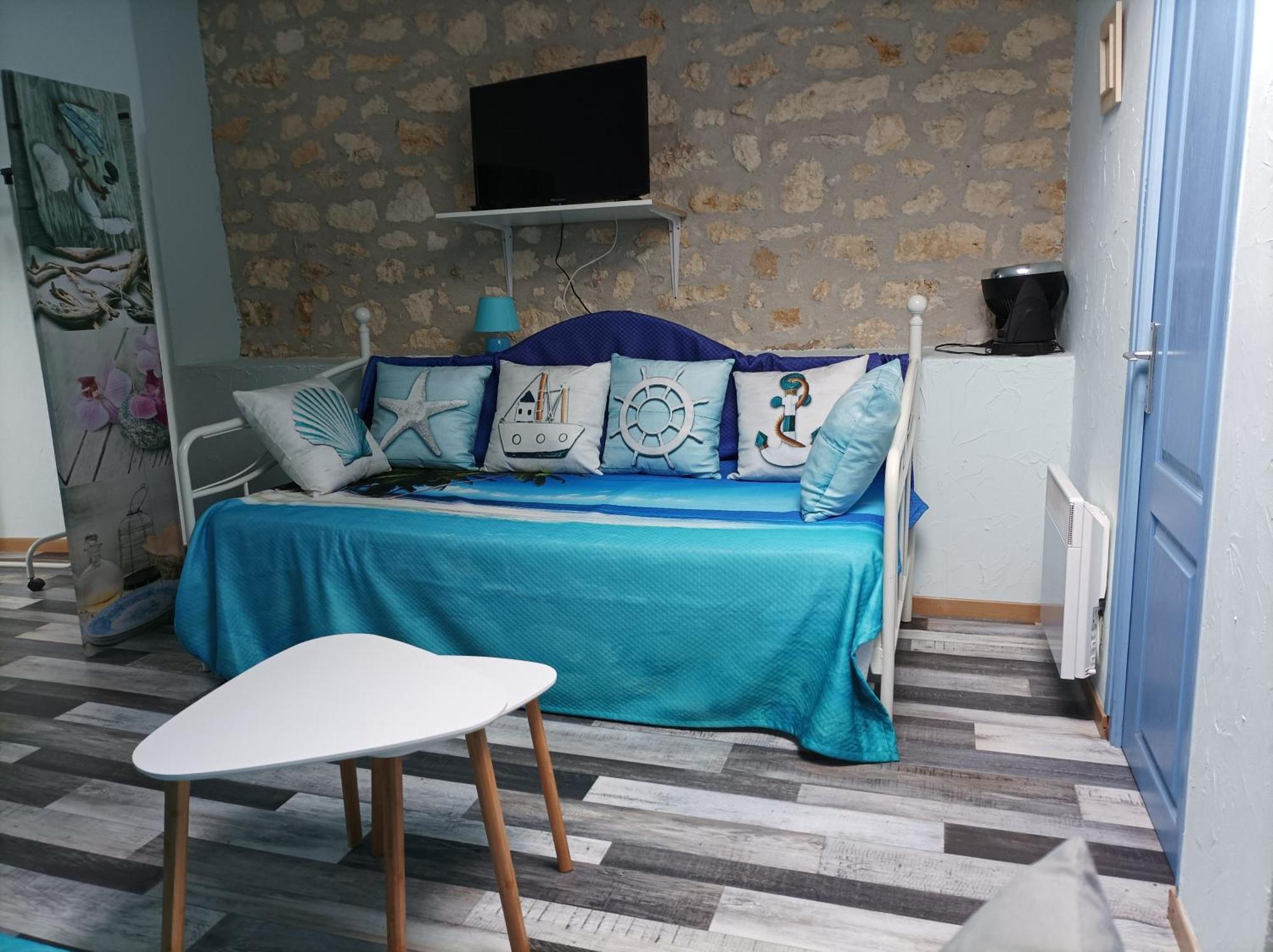 Logis De Chalons A La *