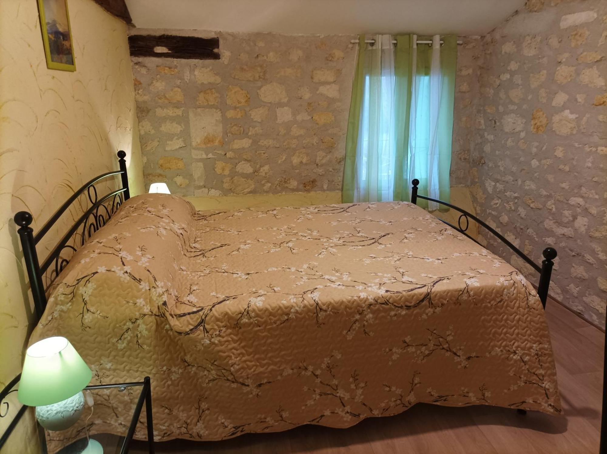 Logis De Chalons A La Holiday home *