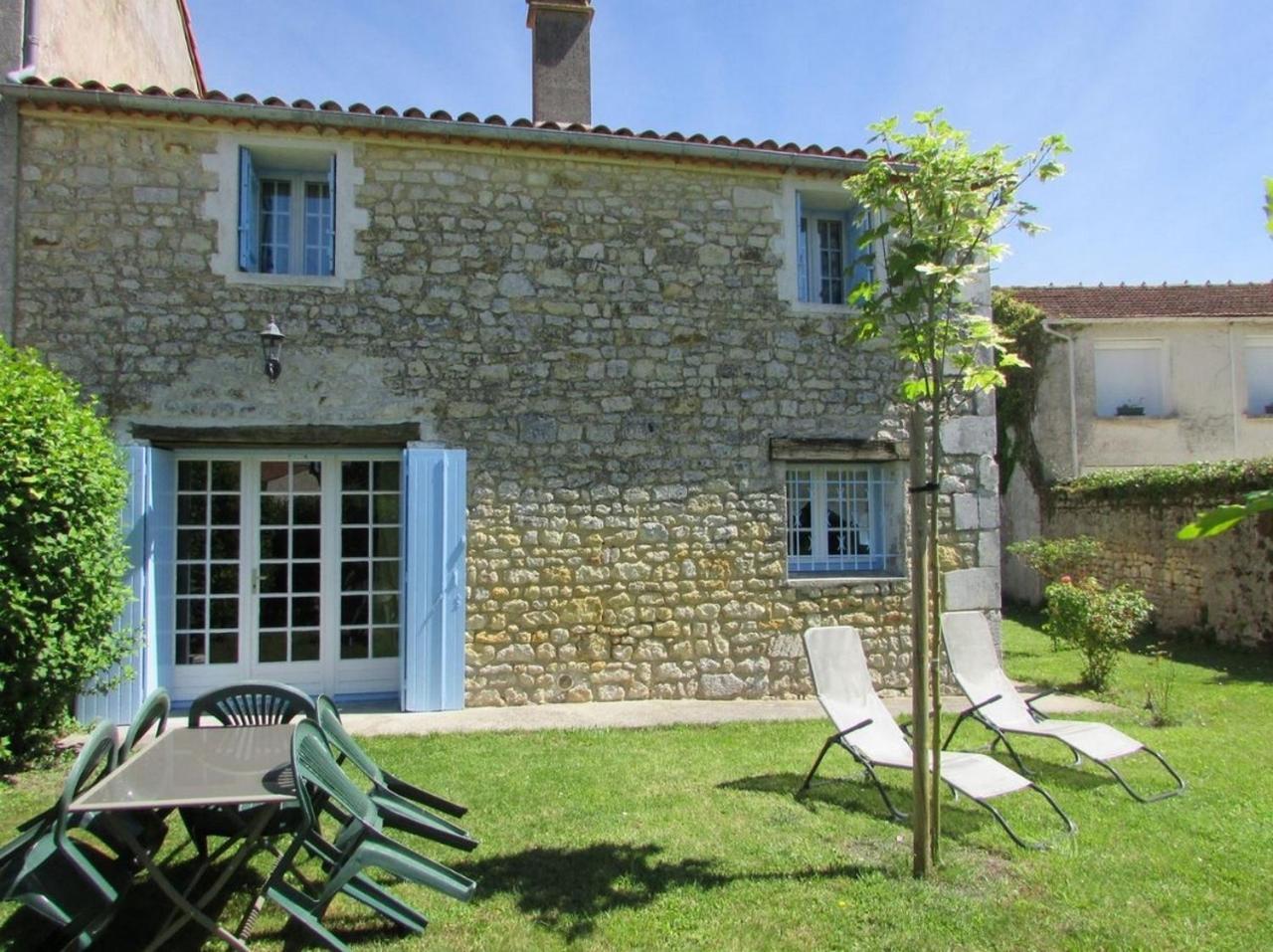 Logis De Chalons A La Le Gua (Charente-Maritime)