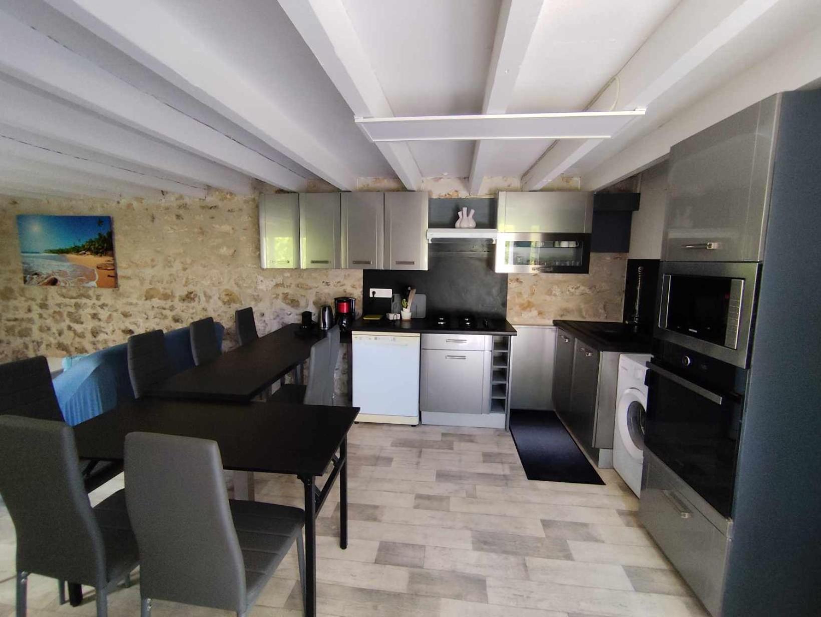 Logis De Chalons A La *
